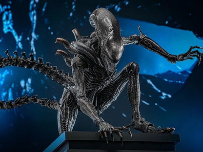 Alien: Romulus MMS784 Scorched Xenomorph 1/6th Scale Collectible Figure