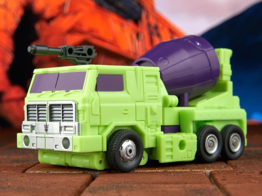 The Transformers: The Movie Studio Series Voyager Class Constructicon Mixmaster Action Figure
