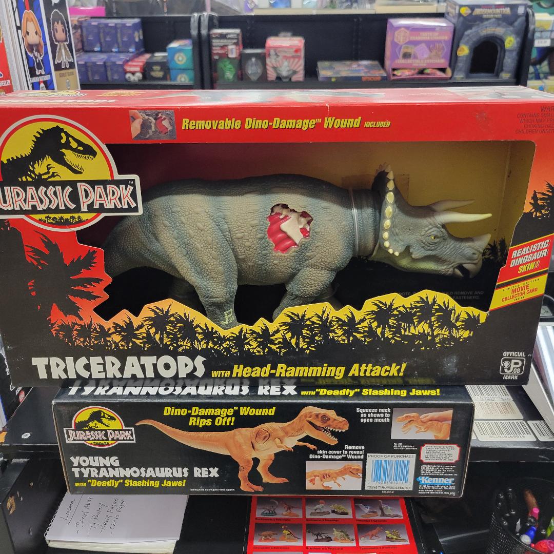Jurassic Park Dinosaur Triceratops Dino-Damage Head Ramming Attack