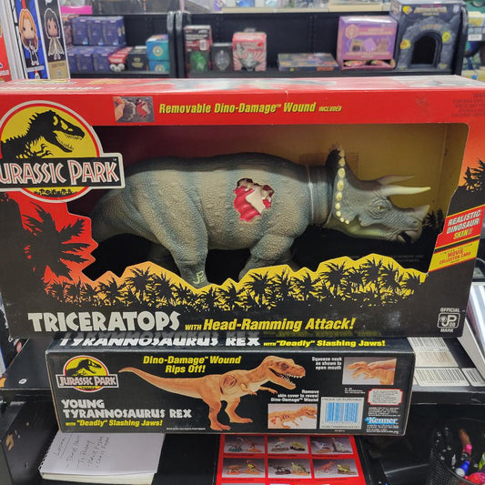 Jurassic Park Dinosaur Triceratops Dino-Damage Head Ramming Attack